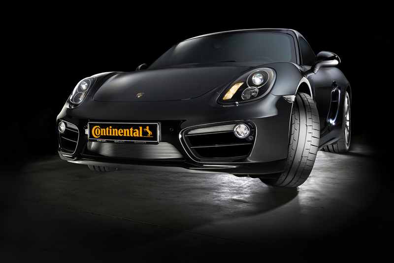 Спортивная шина Continental  ContiSportContact 6 омологирована для применения на автомобилях Porsche. Вид спереди